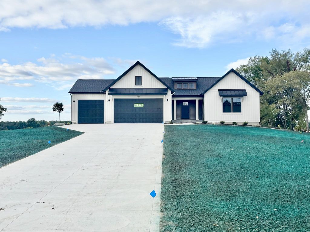 739 Goldenfield Drive, Jamestown charter township