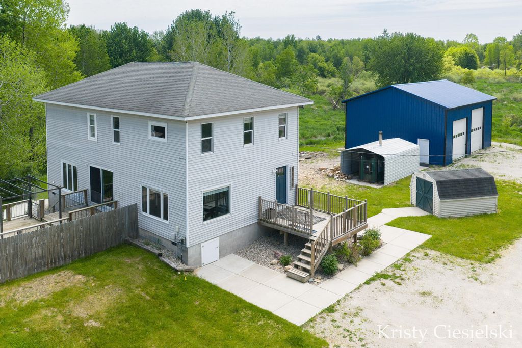 2162 S Stone Road, Dayton township