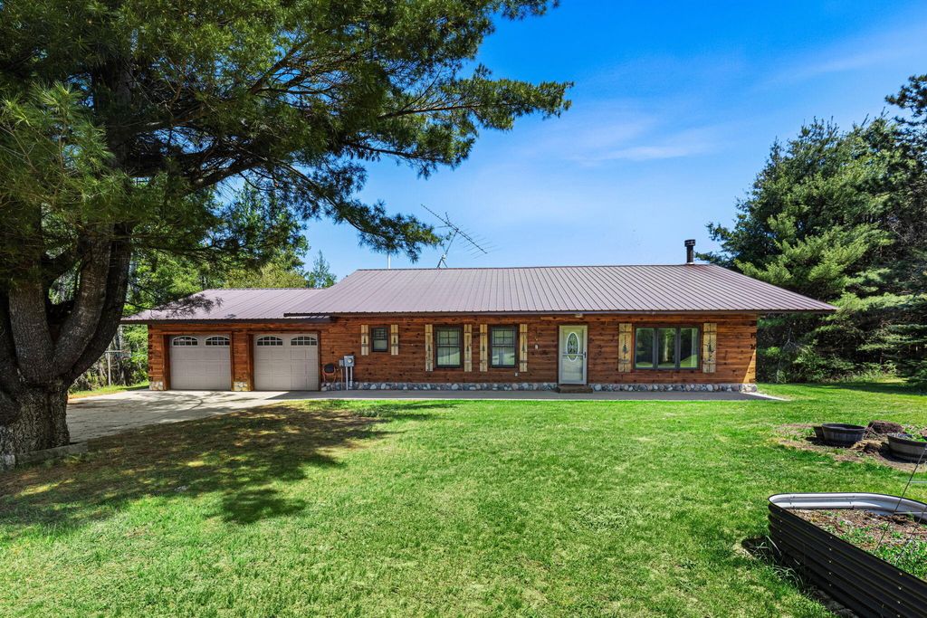 15902 Penesal Road, Rose Lake township