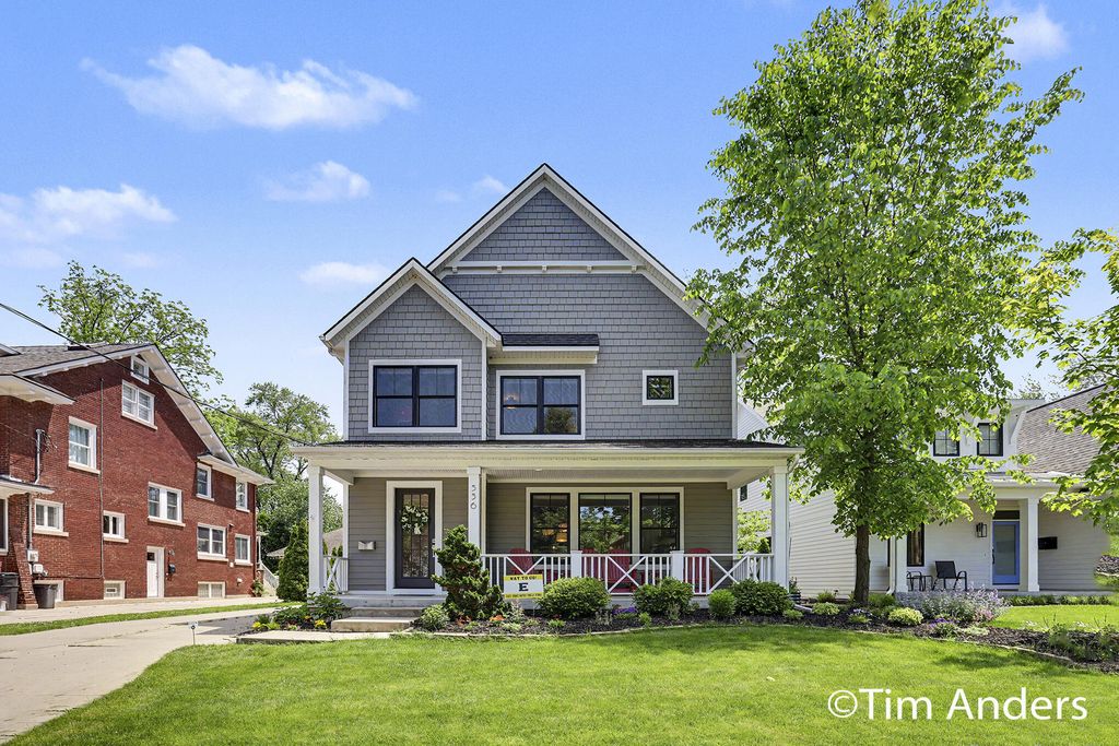 556 Greenwood Avenue Se, East Grand Rapids city