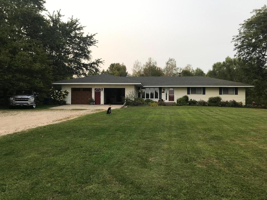 7208 W Dickerson Lake Road, Pine township