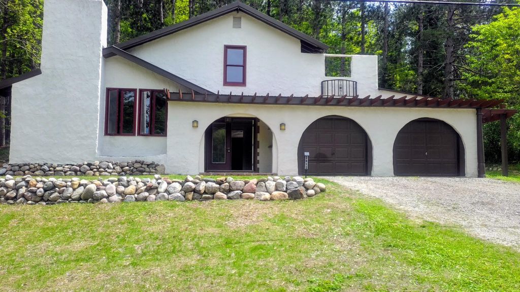3012 Wildwood Harbor Road, Evangeline township