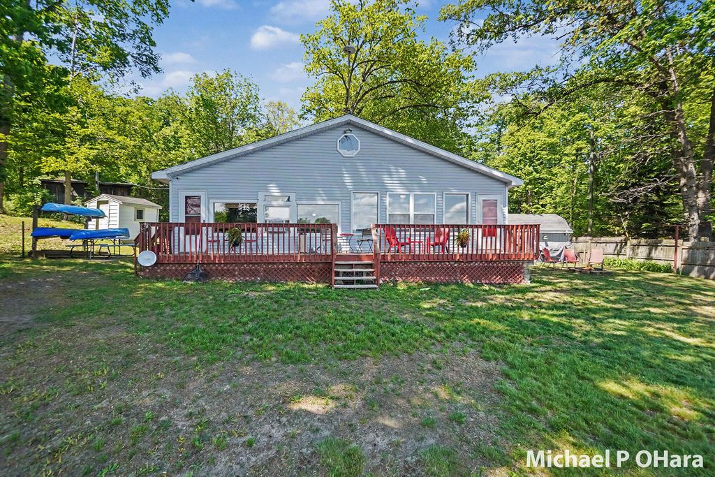 818 W Wells Street, Lincoln township