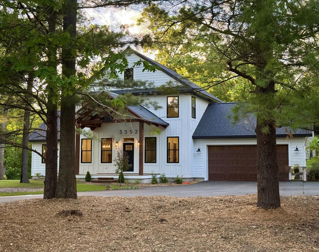 3352 White Eagle, Muskegon charter township