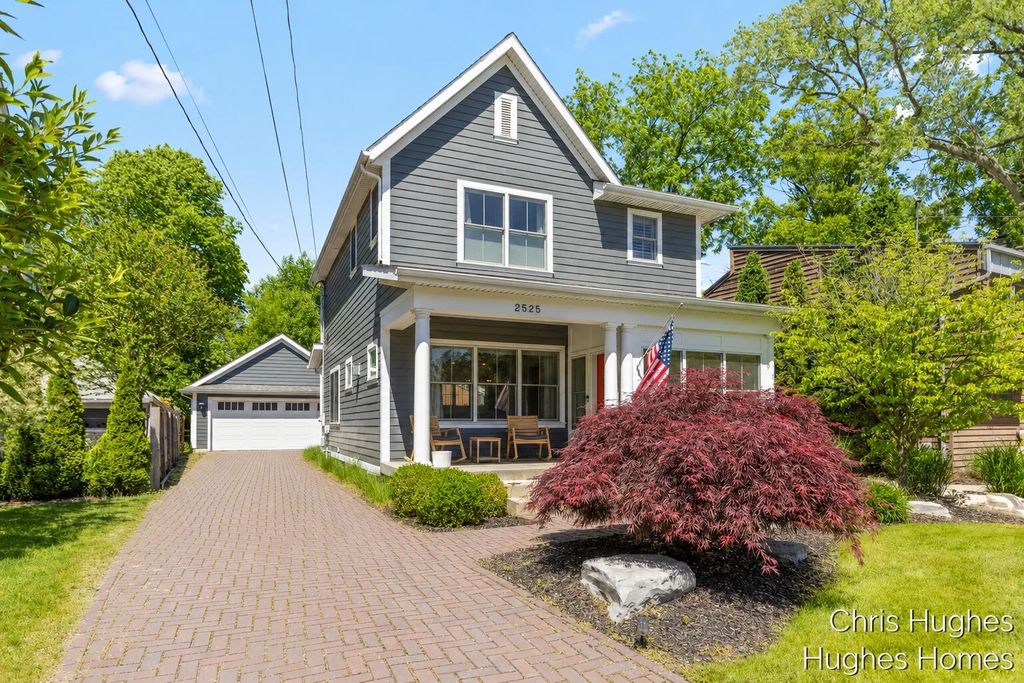 2525 Lake Drive Se, East Grand Rapids city