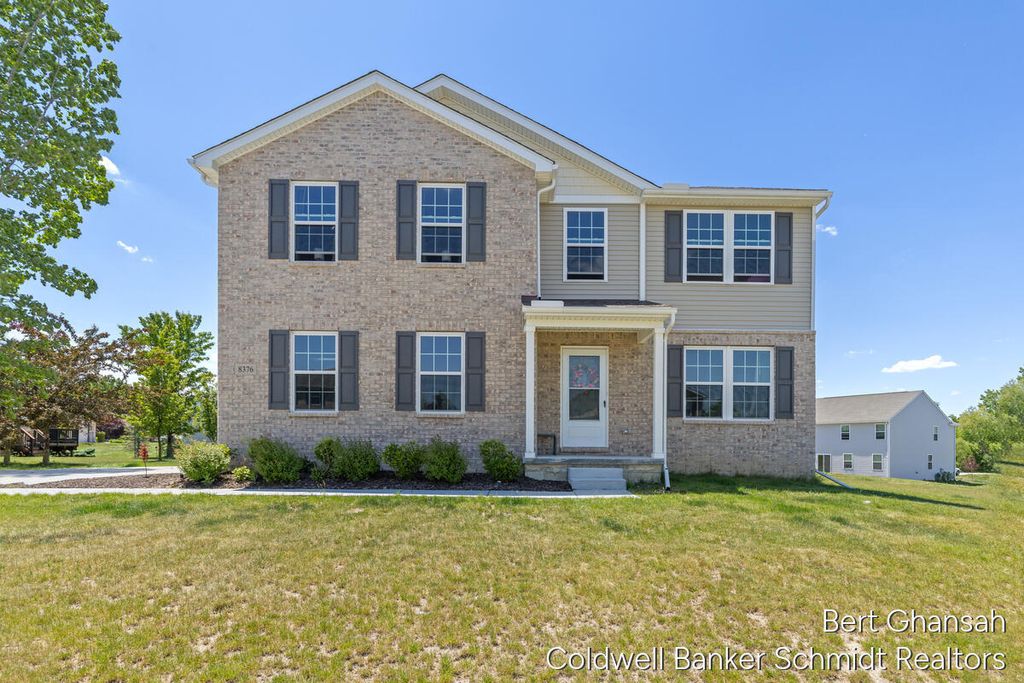 8376 N Oaks Court, Grand Blanc charter township