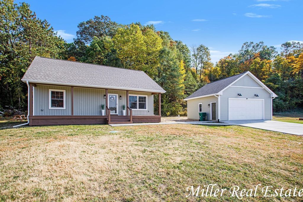 14607 North Avenue, Assyria township