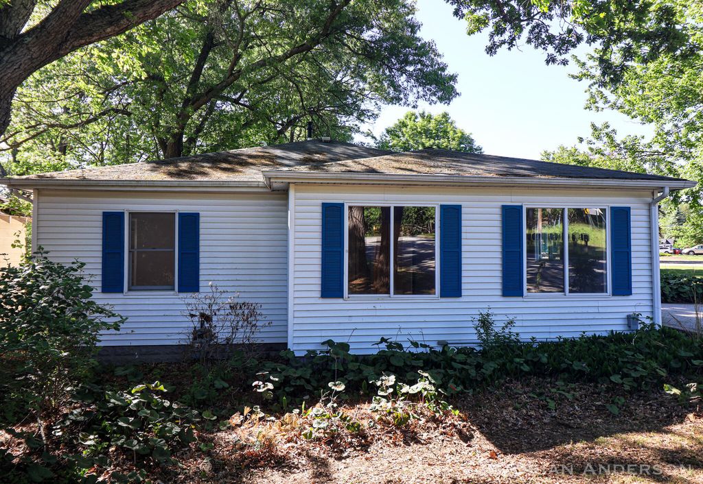 6265 W Old Channel Trail, White River township