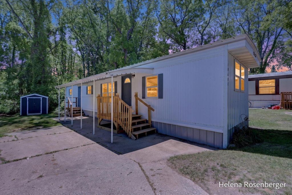 10604 Peachtree Street, Prairieville township