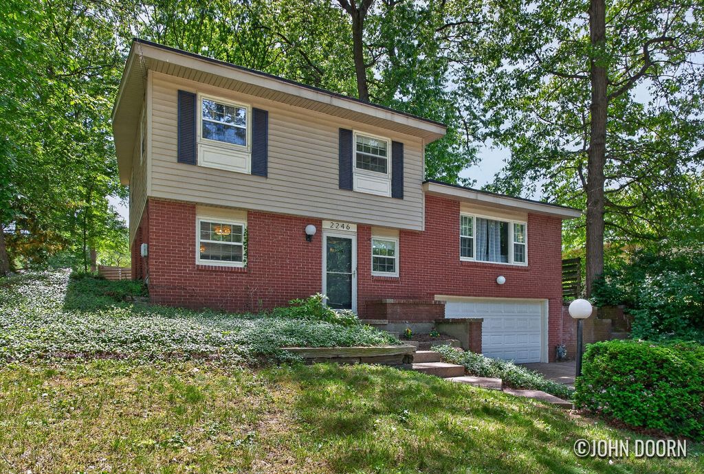 2246 Holliday Drive Sw, Wyoming city