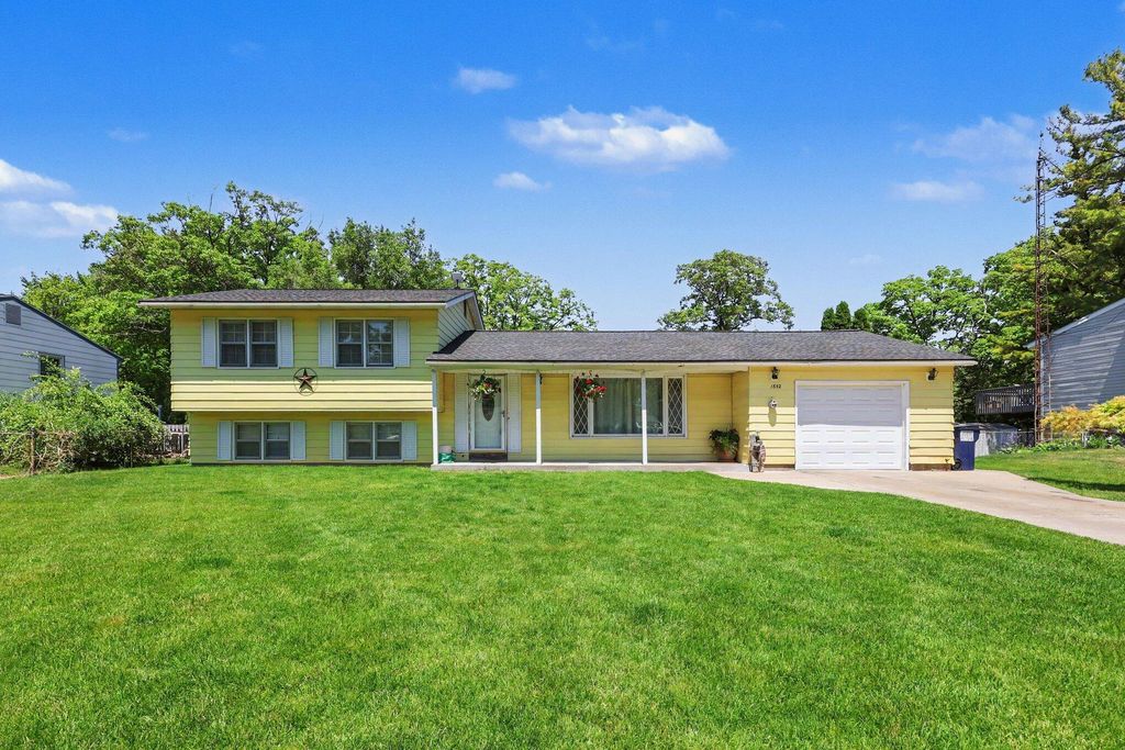 1852 Castle Avenue, Norton Shores city