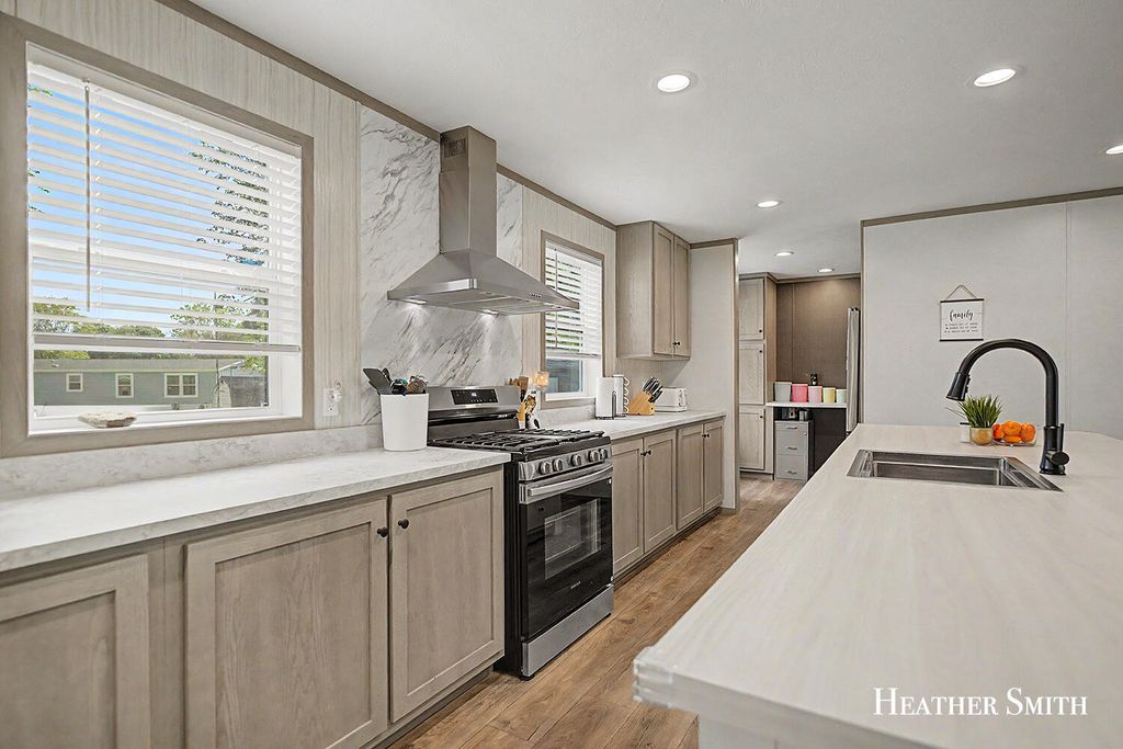 1285 Ashbrook Street Ne, Plainfield charter township