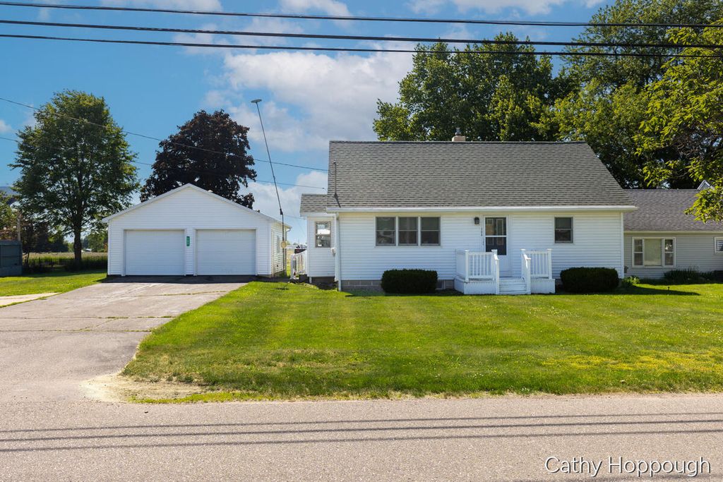 785 Washington Boulevard, Lake Odessa village
