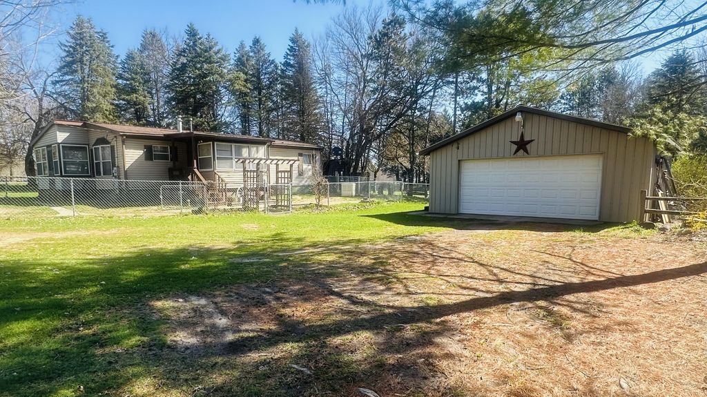 795 34th Street, Trowbridge township