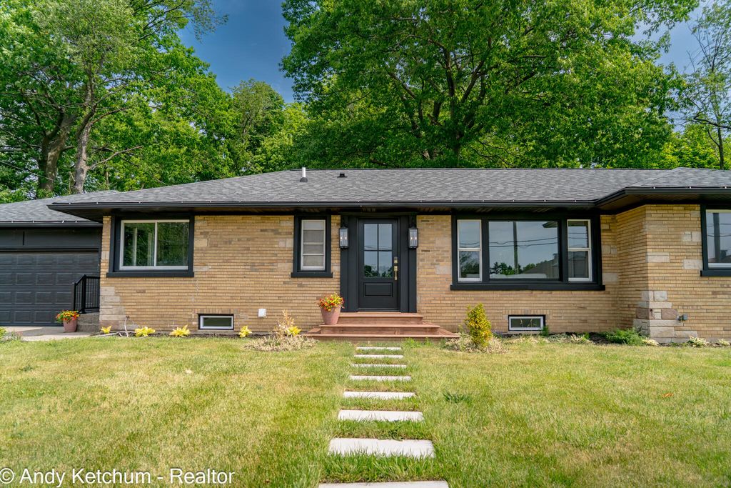 315 W 40th Street, Holland city