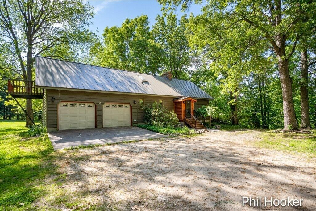 996 Prairie Creek Road, Ionia township