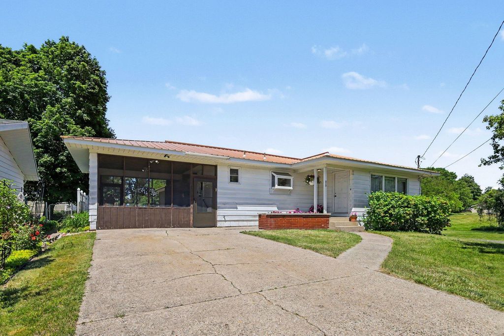312 Cedar Street, Wayland city