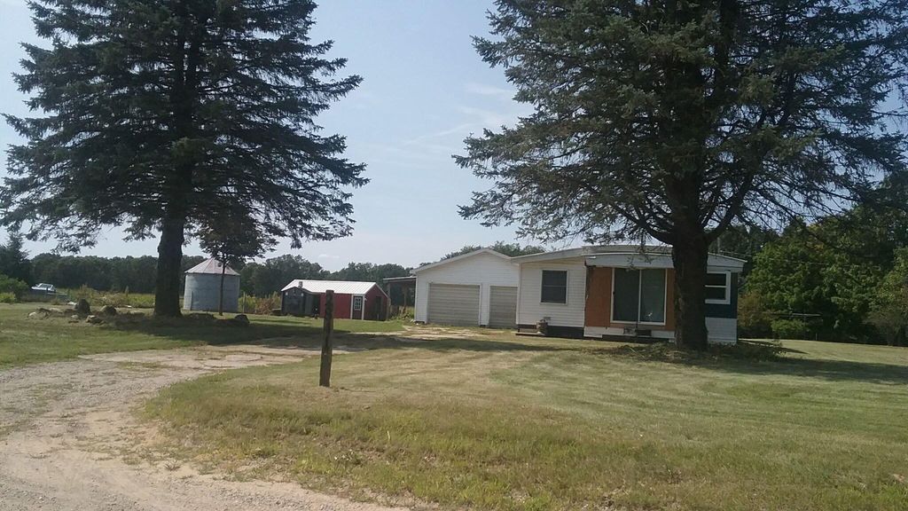 2841 Whites Bridge, Belding city