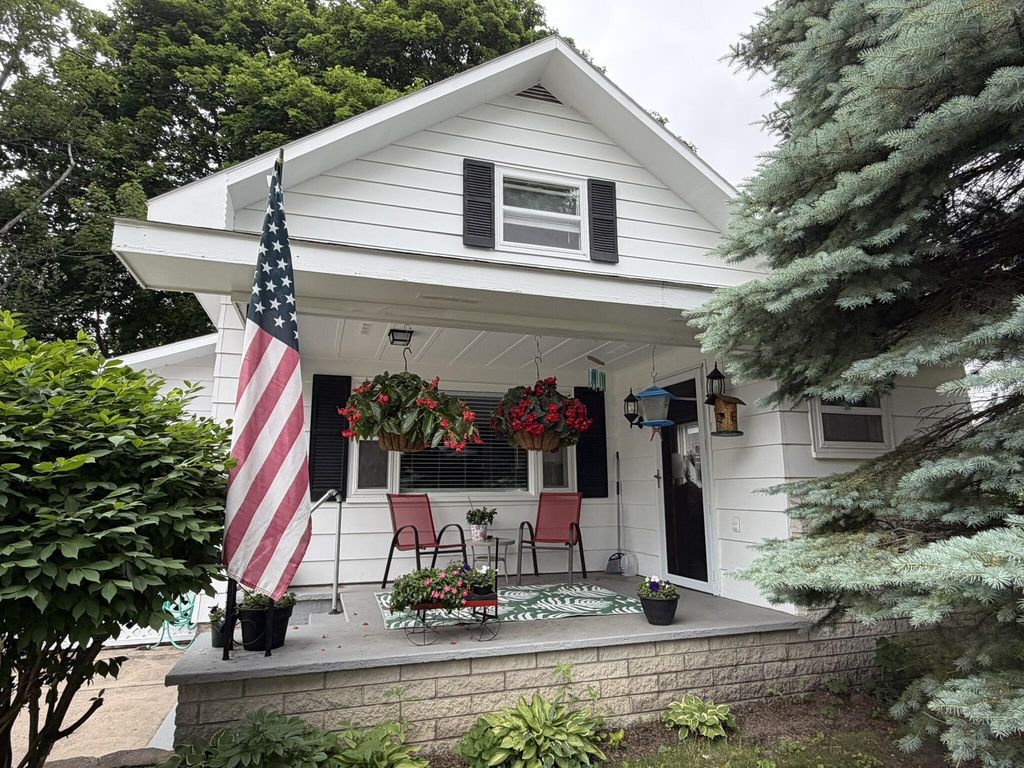 511 E River Street, Cadillac city
