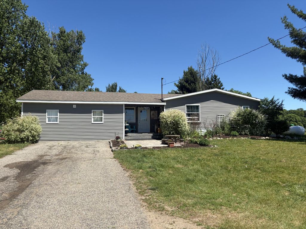 1901 18 Mile Road, Tyrone township