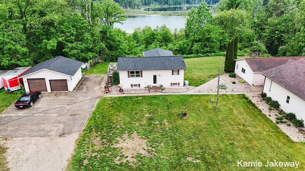 8395 Mcarthur Avenue Ne, Grattan township
