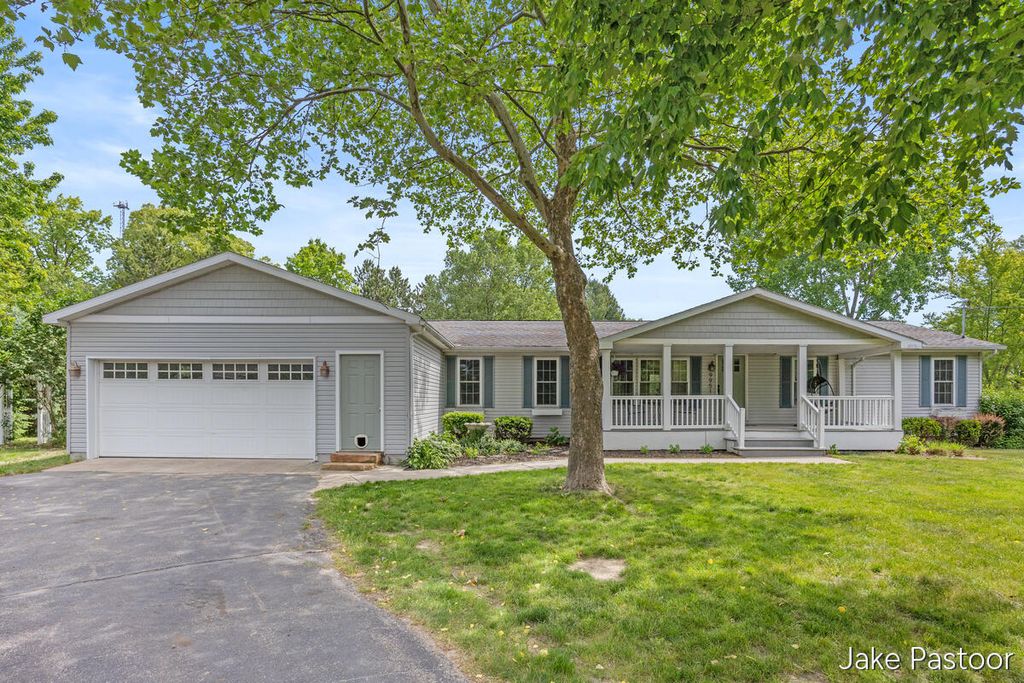 9951 10 Mile Road Ne, Oakfield township