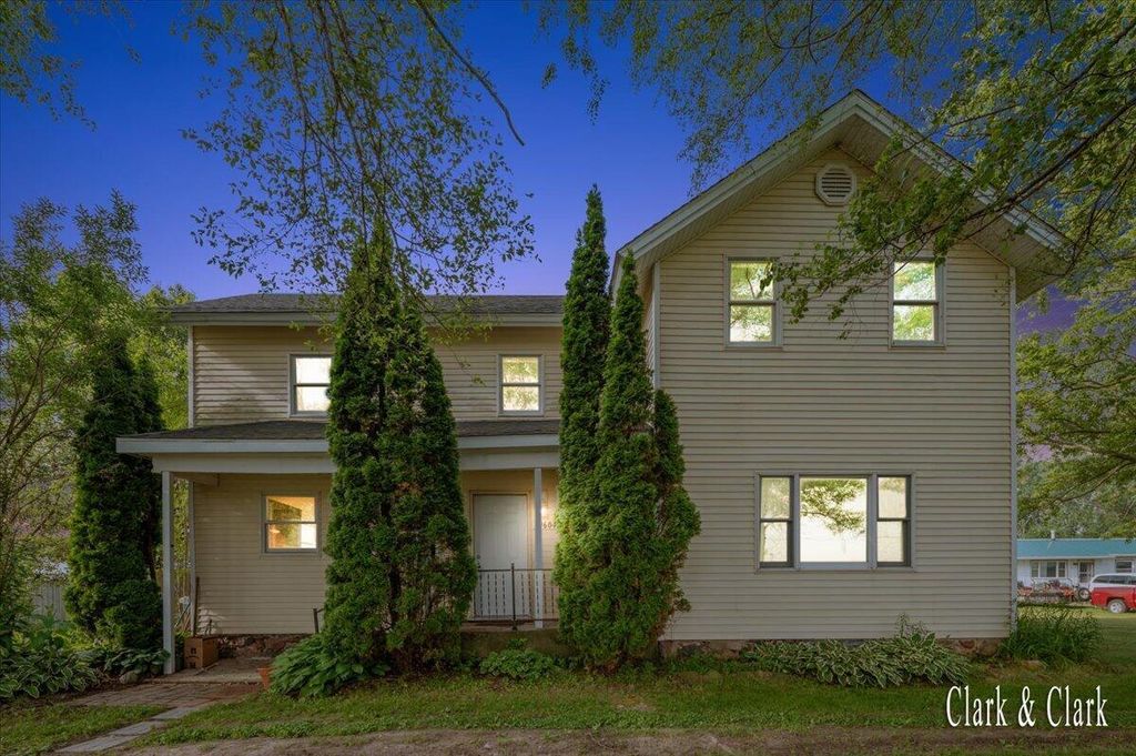 9604 E Brown Road, Woodland township