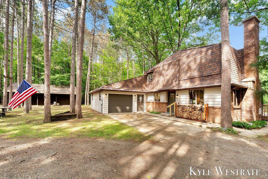 15594 Ritchie Avenue Ne, Nelson township