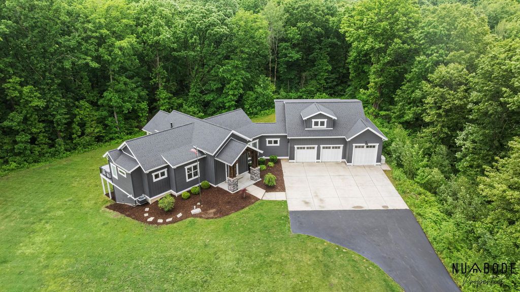 1497 10 Mile Road Ne, Algoma township