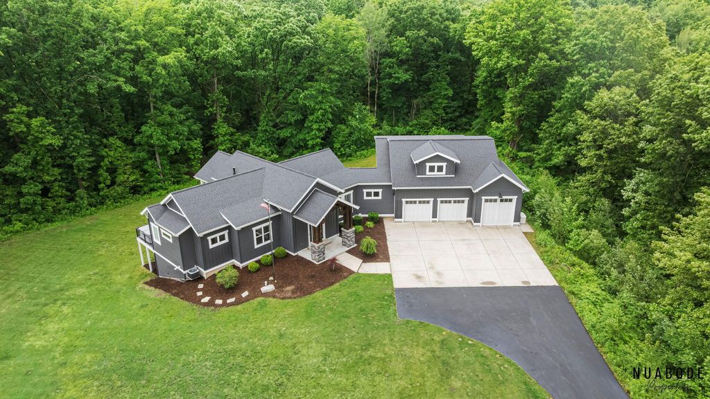 1497 10 Mile Road Ne, Algoma township