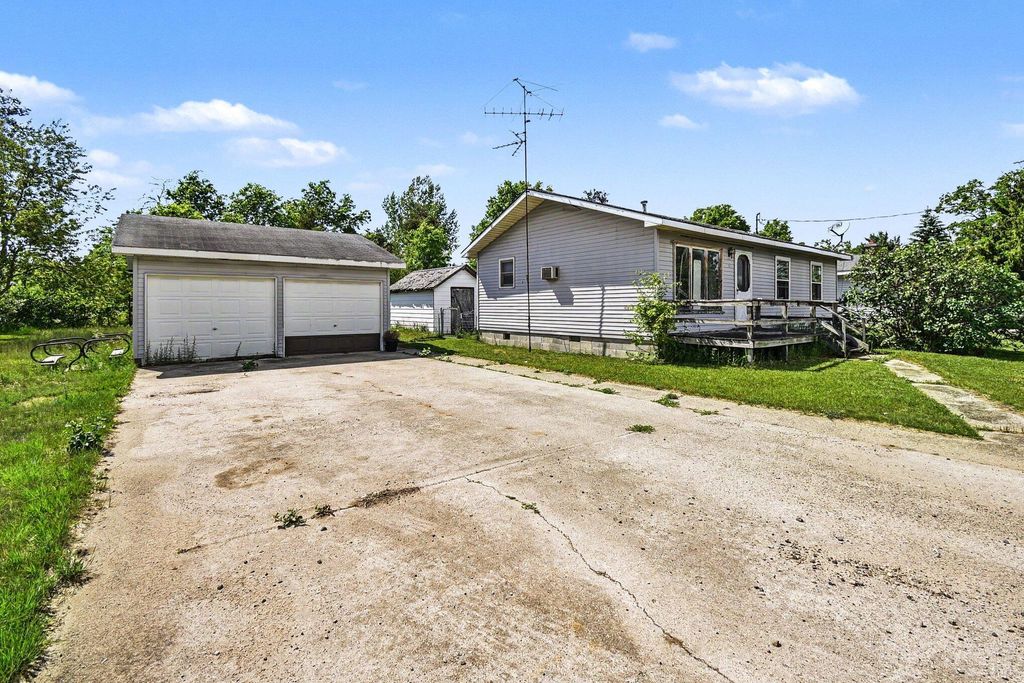 561 Pembroke Drive, Grayling charter township