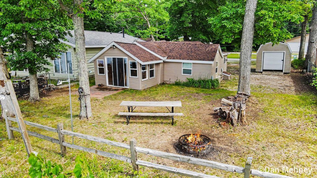 5539 Front Street, Croton township