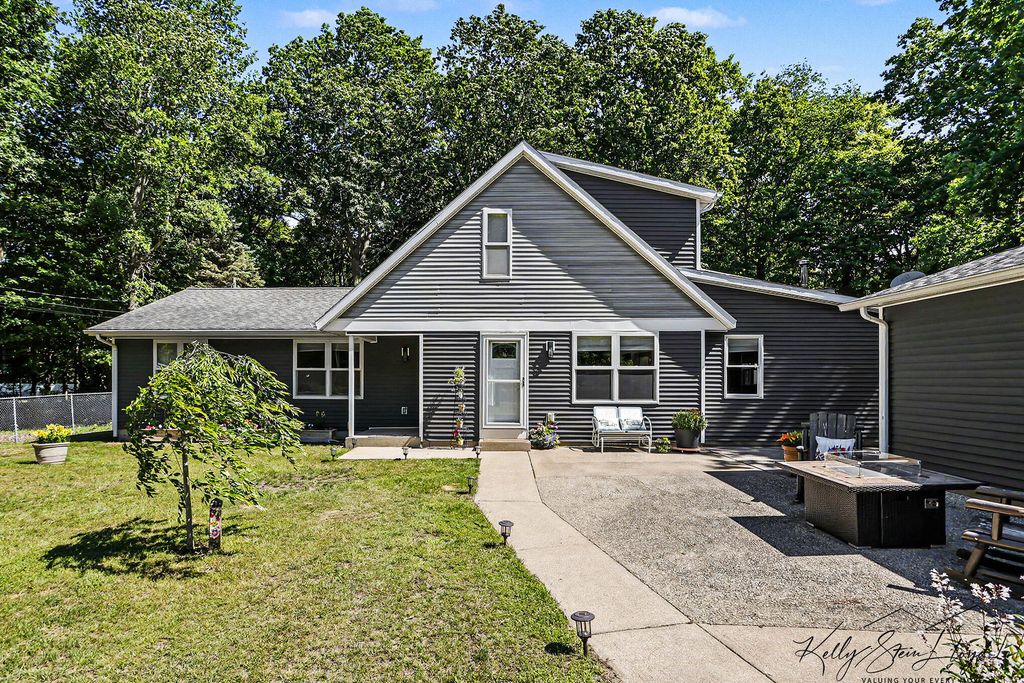 17566 Blue Star Highway, South Haven charter township
