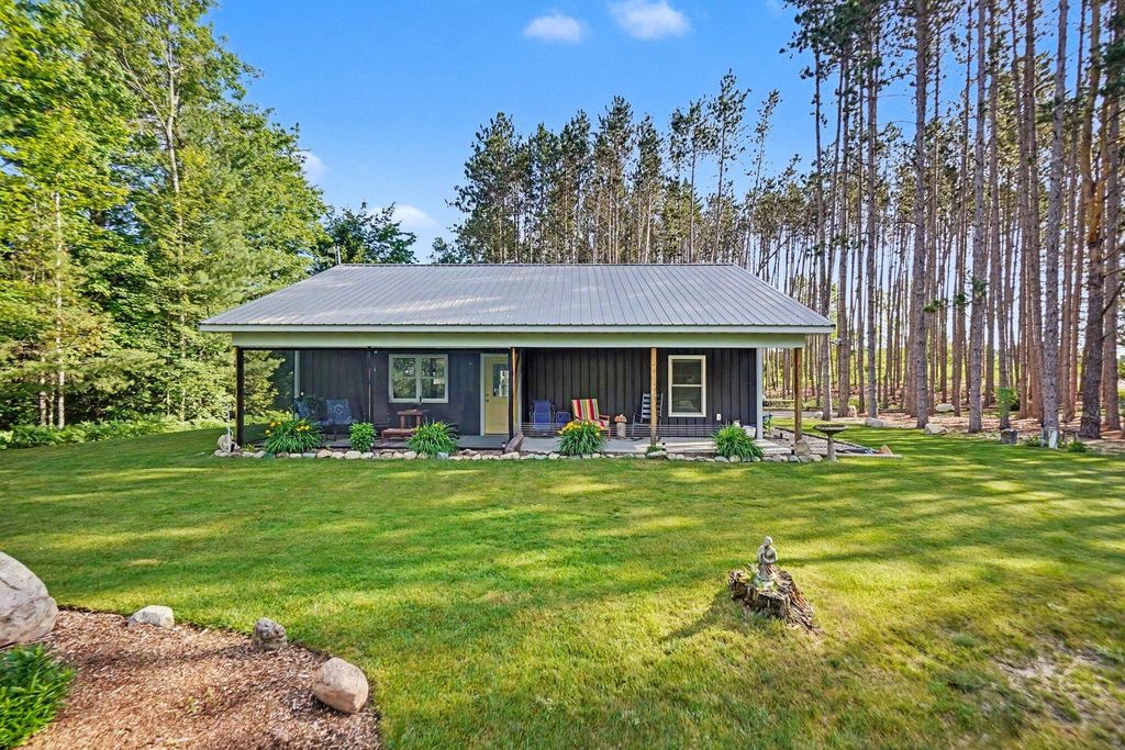 22032 Pine Valley Drive, Burdell township