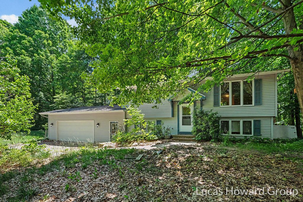 8750 Narnia Trail Ne, Cannon township