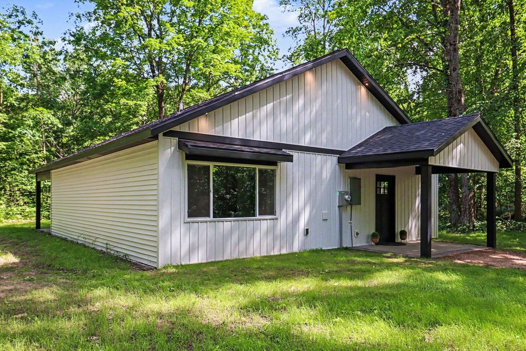 9066 Agawa Trail, Reynolds township