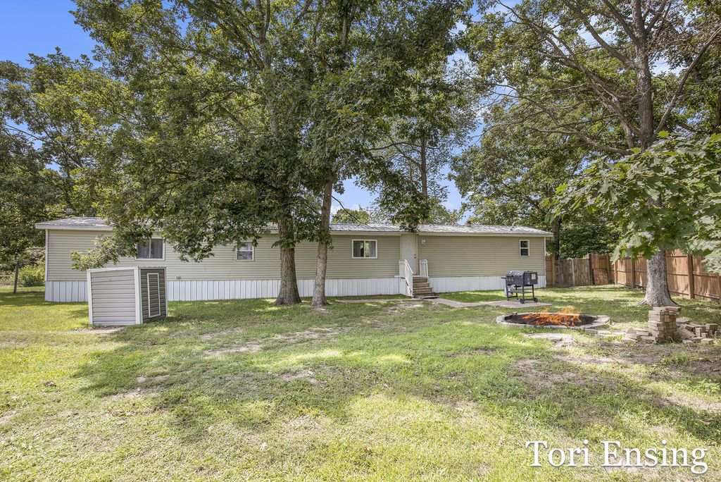 3211 Wood Duck Drive, Bushnell township