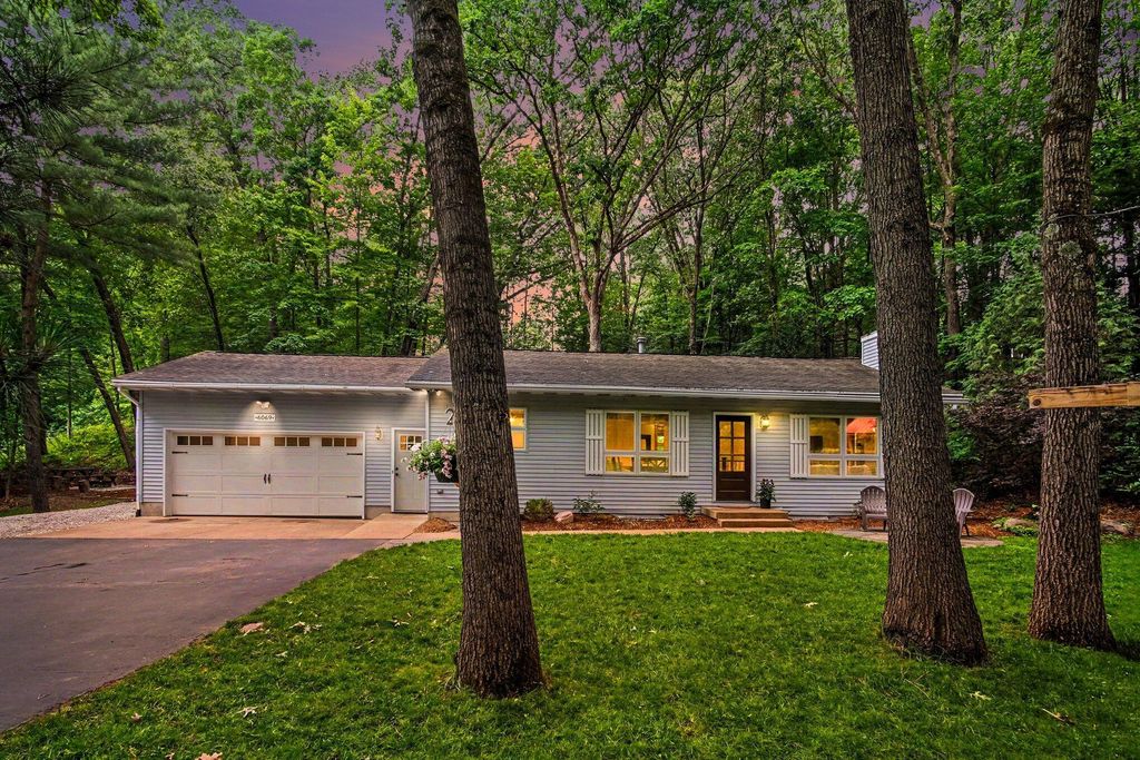 6069 Stout Creek Avenue Ne, Cannon township