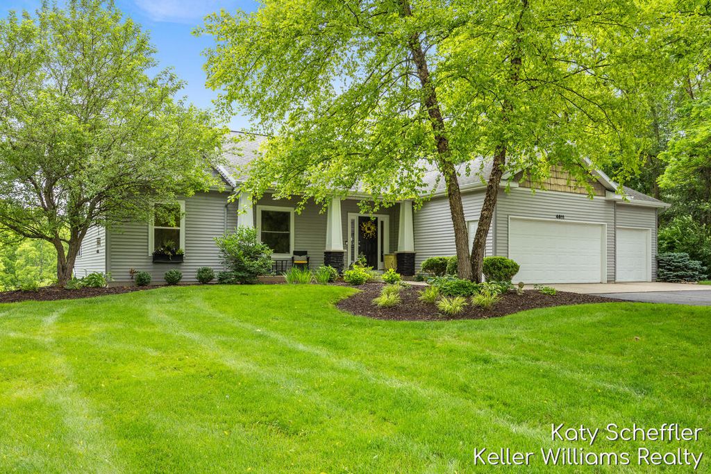 4611 Windcliff Drive Ne, Rockford