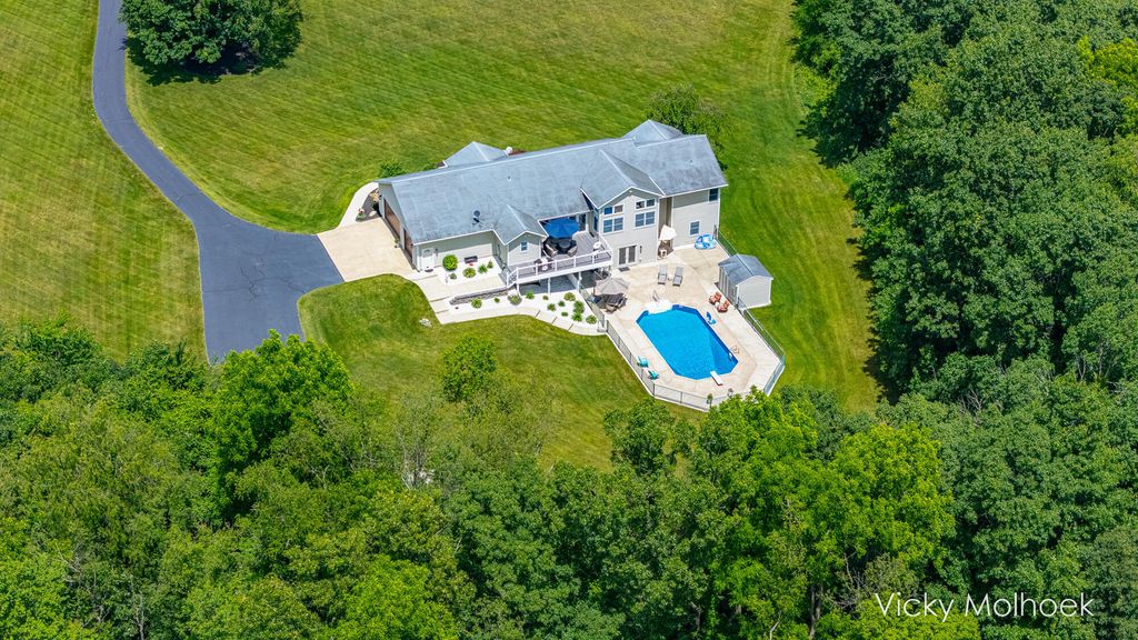 817 Pheasant Ridge Drive, Baltimore township