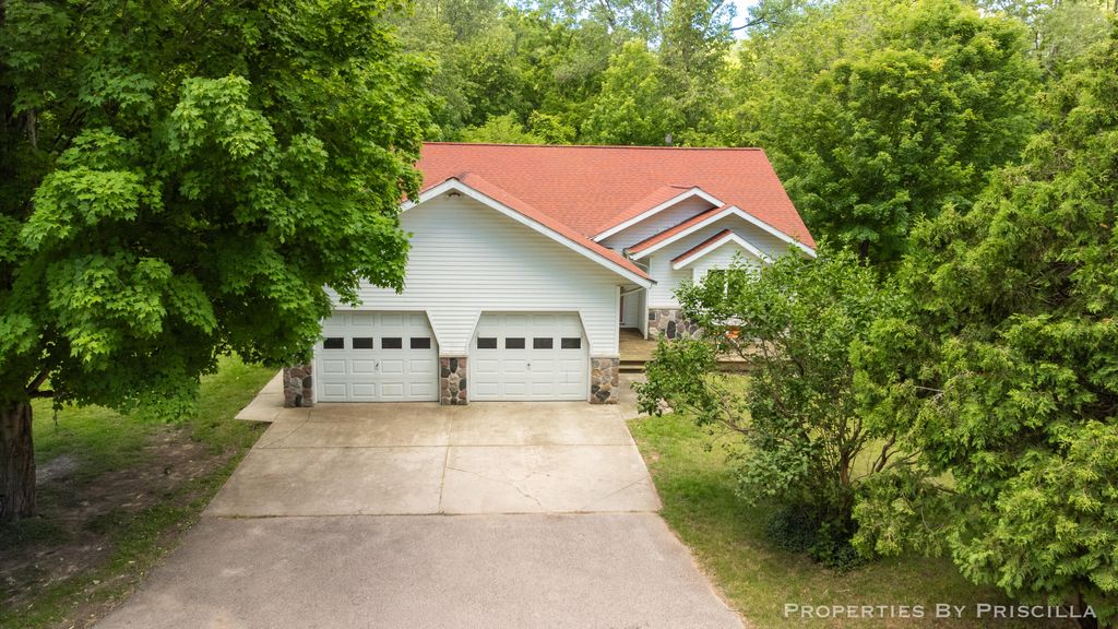 6635 Vinton Avenue Nw, Alpine township
