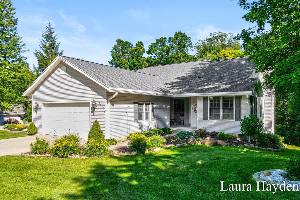 6880 Beechwood Drive, Saranac