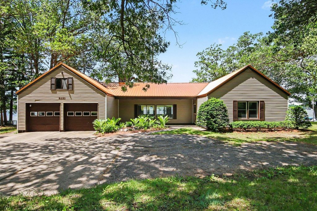 9351 S Catalpa Avenue, Brooks township