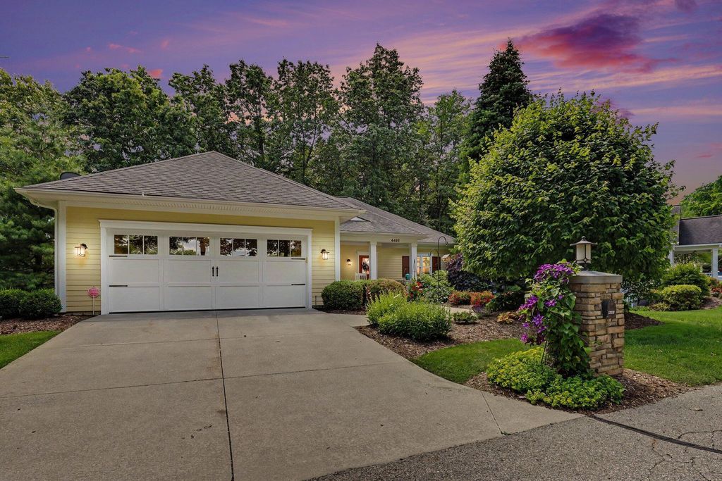 4492 Oak Arbor Drive Ne, Grand Rapids