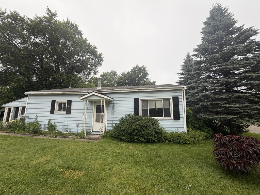 179 Loomis Street, Sparta village