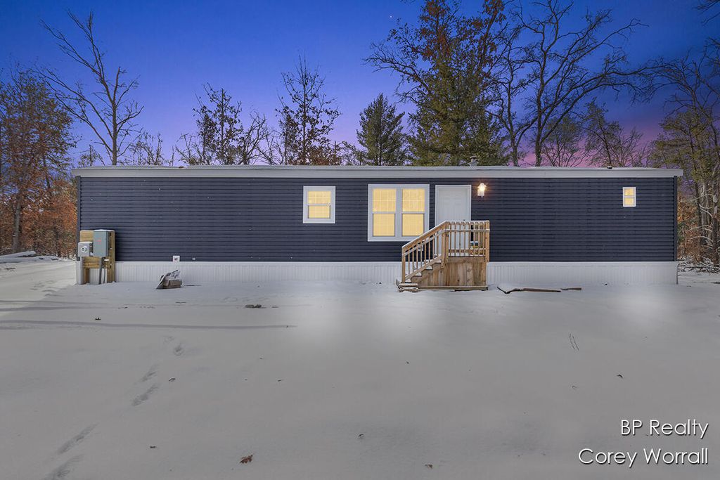 5017 S Sunray Court, Cherry Valley township