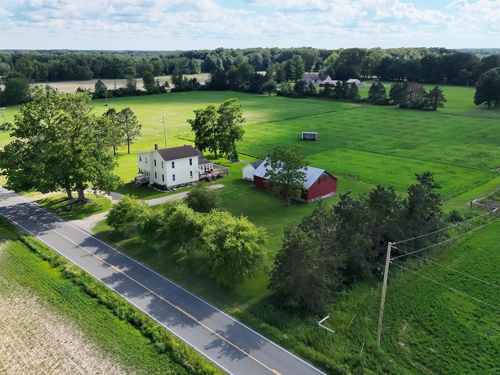 8884 S Townhall Road, Bushnell township