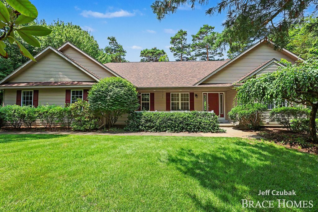 2336 Forest Trail Circle, Ganges township