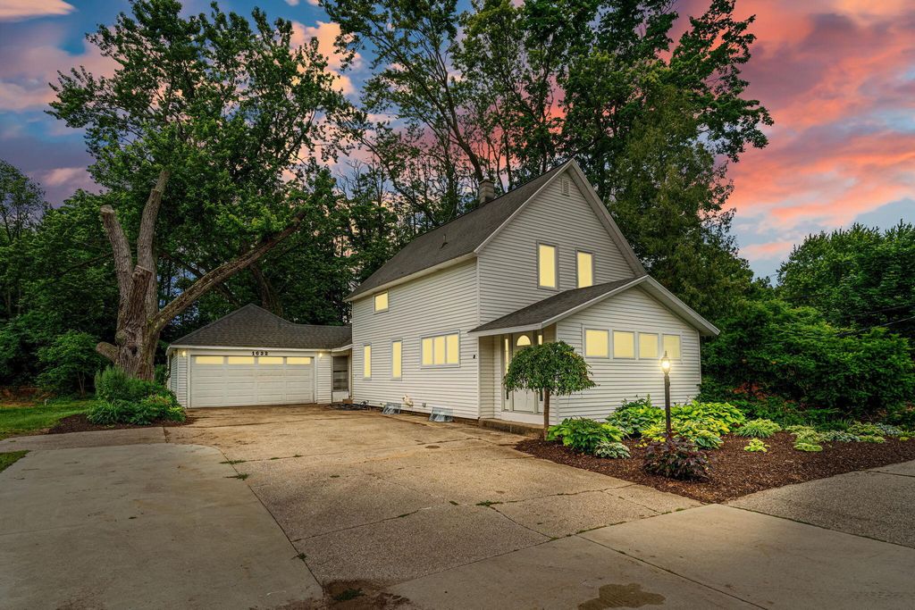 1632 W Lakewood Boulevard, Park township