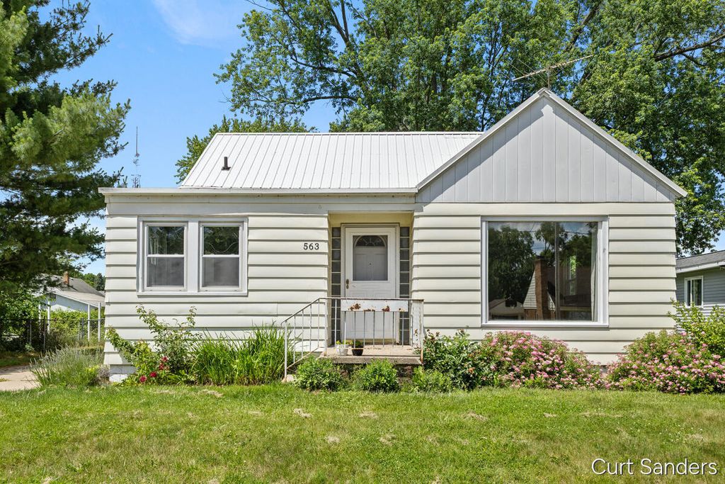 563 Ferris Street Nw, Walker city